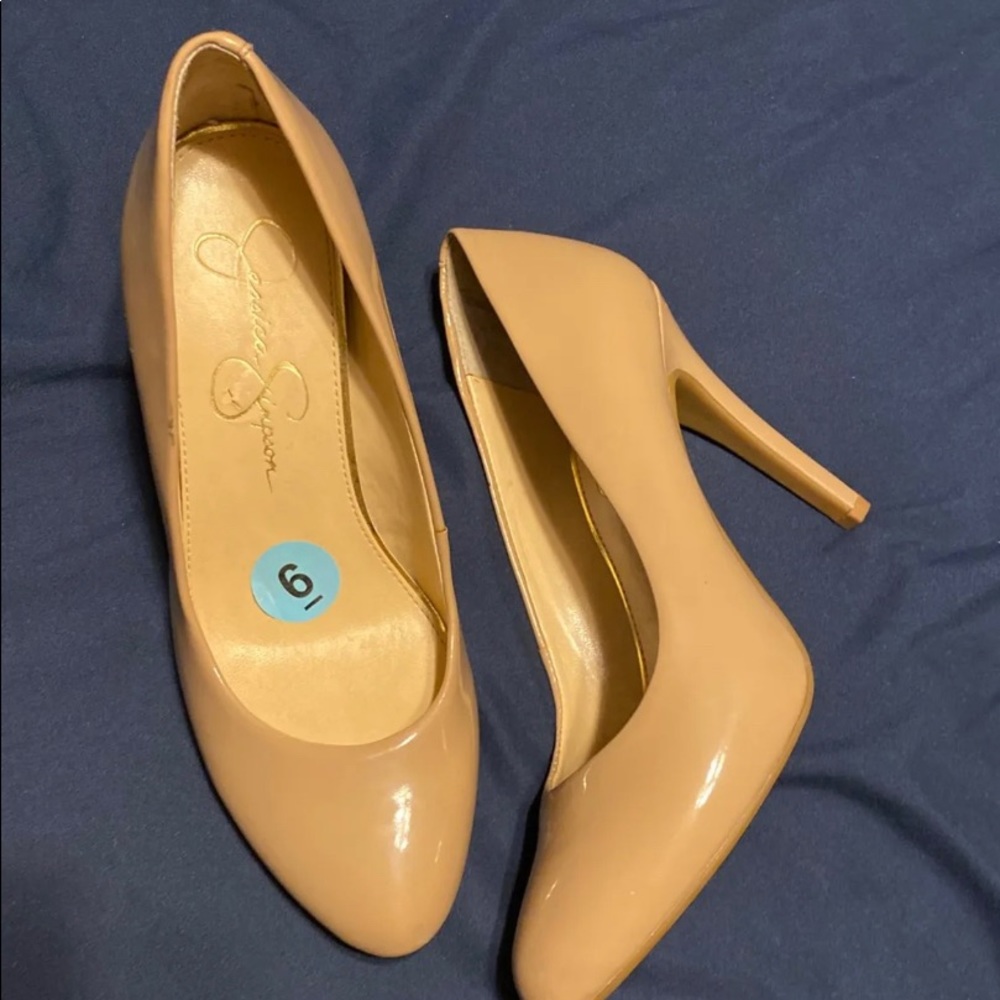 Jessica Simpson pumps
